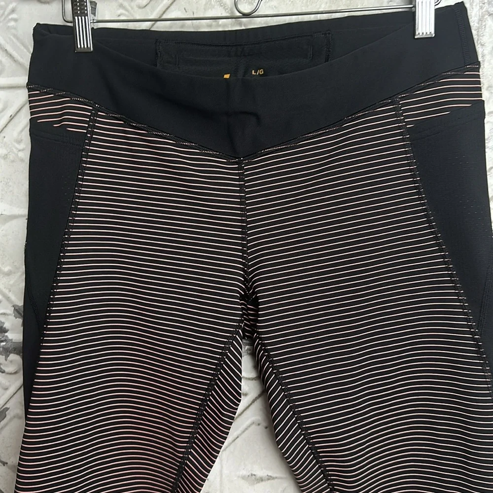 Like new! Lucy striped yoga workout capris - Picture 3 of 5